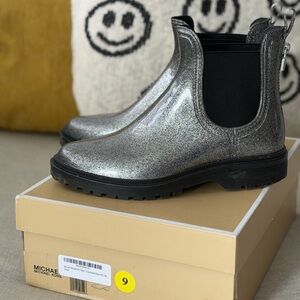 Michael Kors Silver Glitter Chelsea Rubber Boots | Size 9